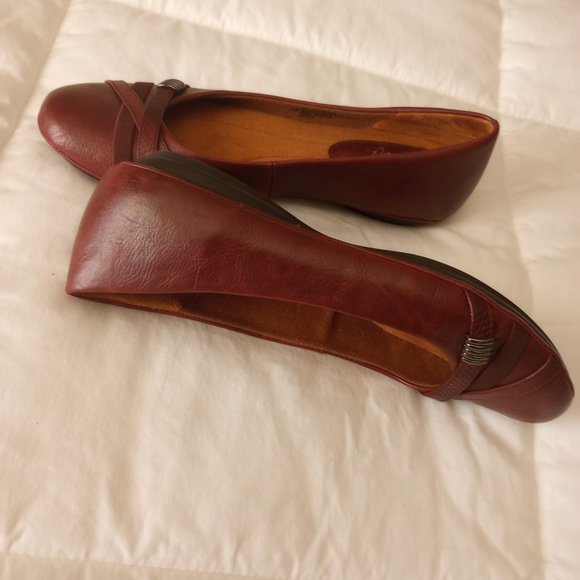 NWOT Euro soft plum dress flat shoes - Picture 3 of 3